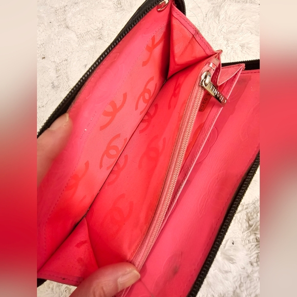 🔥SALE!! 🔥Chanel Cambon Oversized Organizer with Added Unbranded Strap - Picture 8 of 14